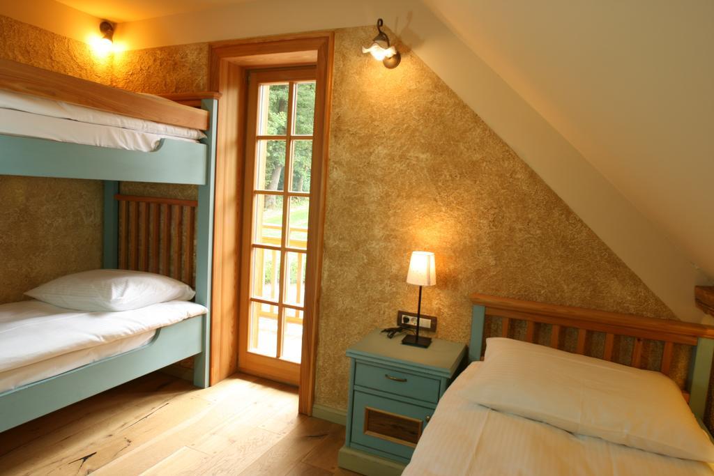 Villa Les With Hot Tub & Sauna Brezice Phòng bức ảnh