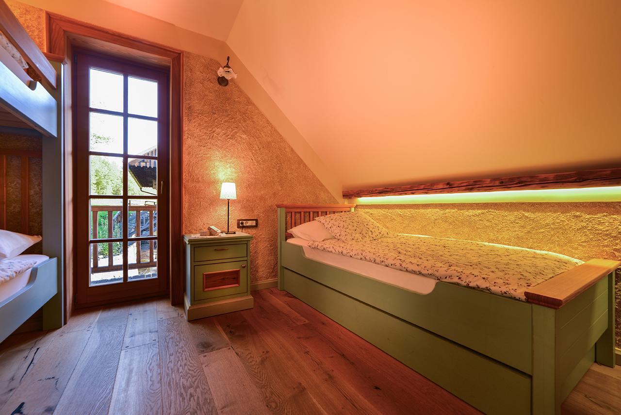 Villa Les With Hot Tub & Sauna Brezice Ngoại thất bức ảnh